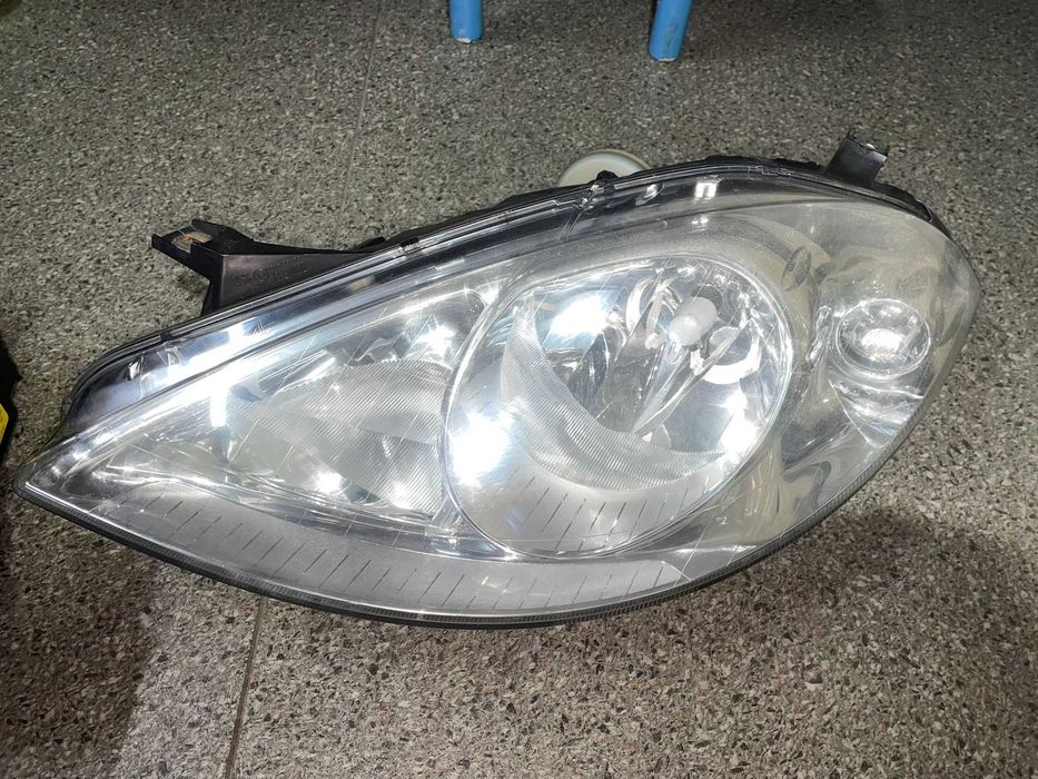 Vand faruri Mercedes a class w169 in stare buna