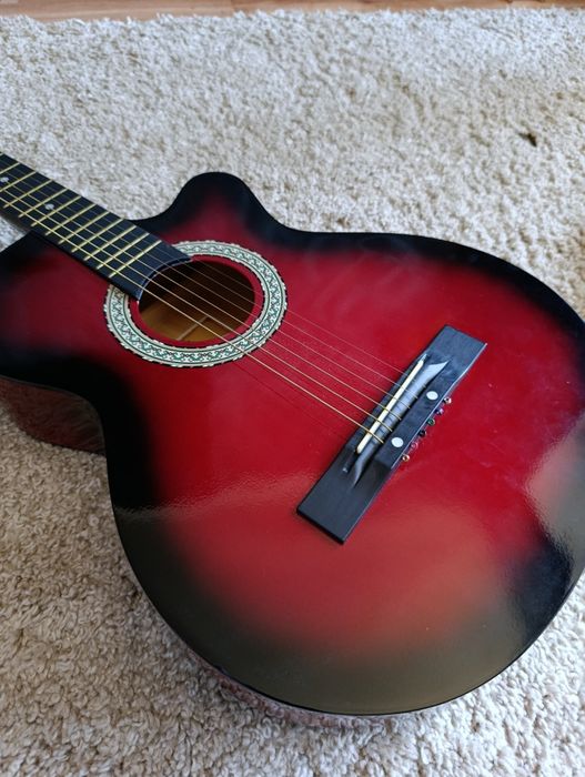 Продам акустическую гитару
