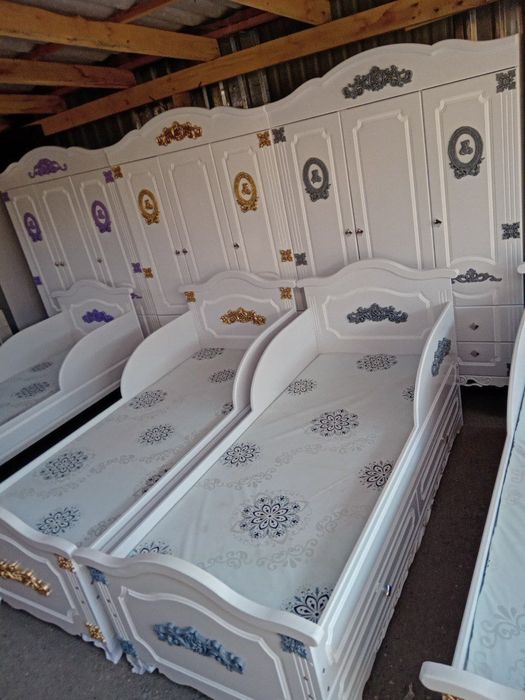 Детская кровать б