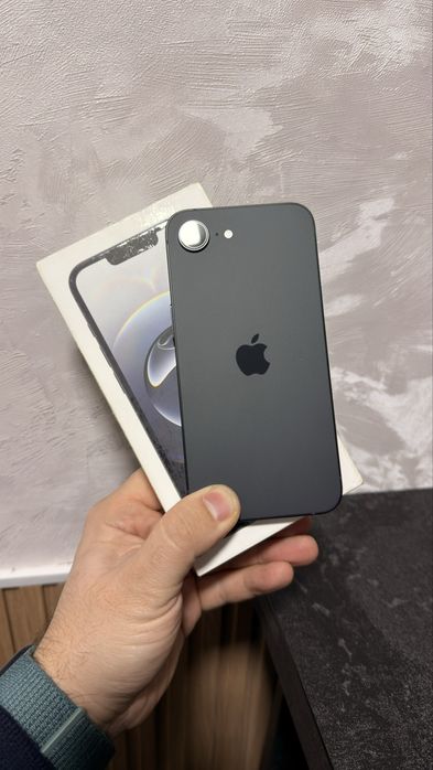 iPhone 16e Black 128 GB
