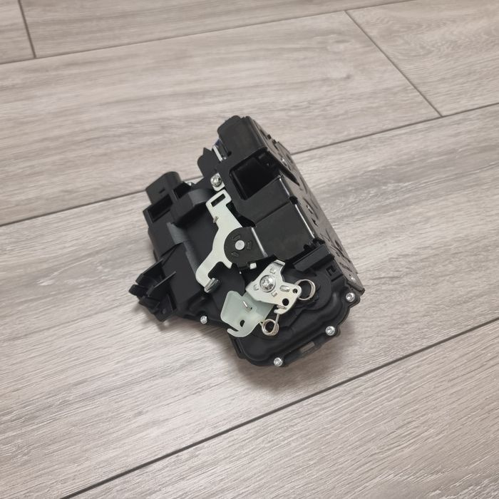 Produs NOU Broasca usa stanga fata Golf 4 Bora Octavia 1 Passat B5