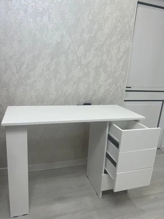 Парта, компьютерный стол