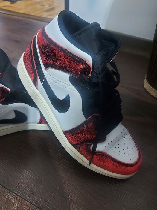 Air Jordan 1 Mid SE Wear-Away Chicago