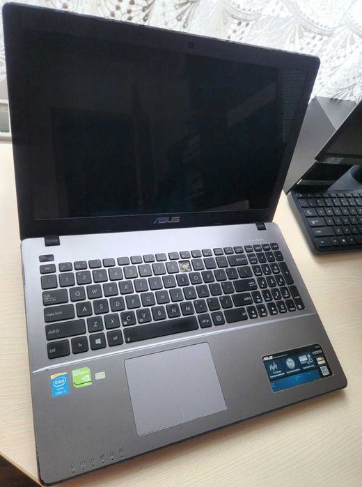 Laptop ASUS X550LB