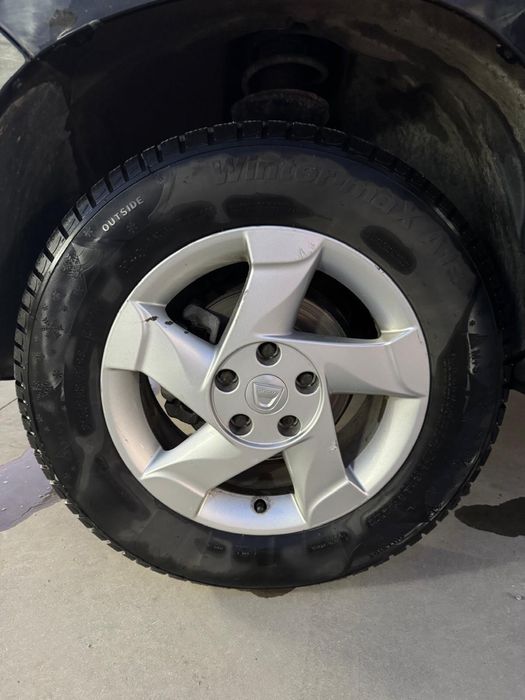 Dacia Duster 4x2 An 2011 motor 1.6 benzina ,160.000km reali . 3500£