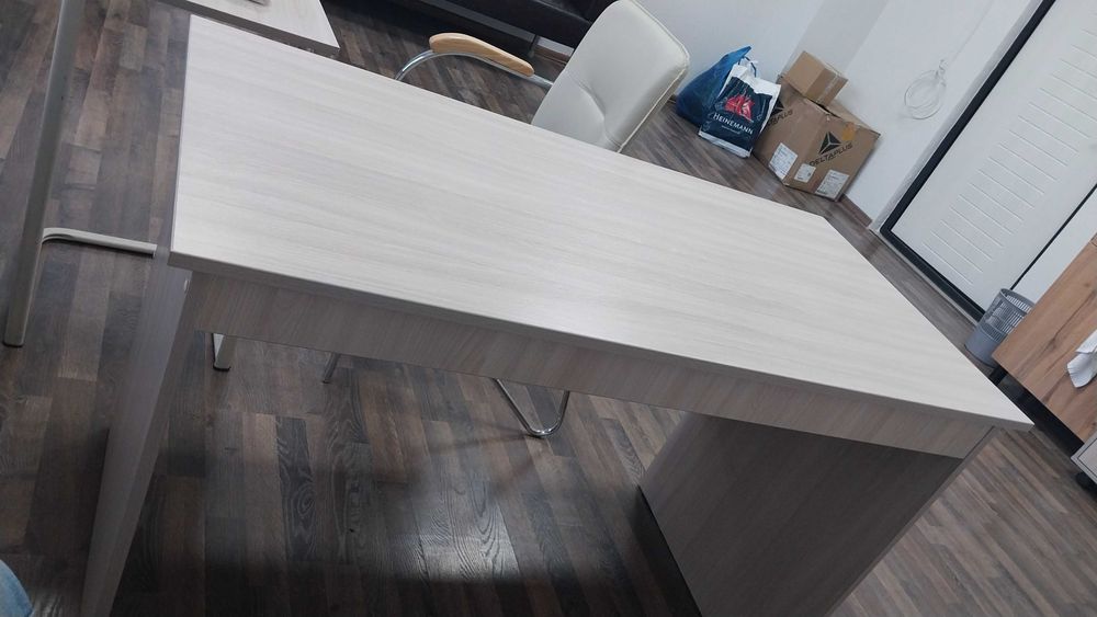 Продам стол в Алматы 2 шт