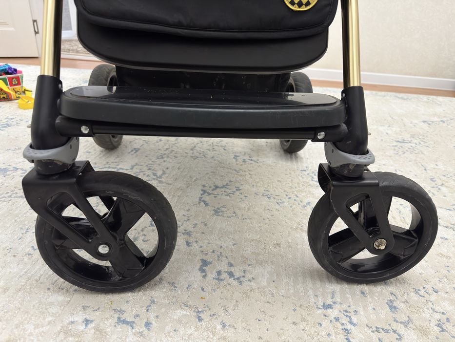 Продам прогулочную коляску- «книжка»