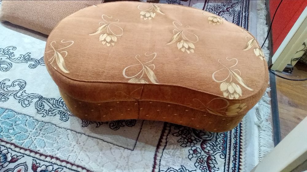 Небольшой диванчик