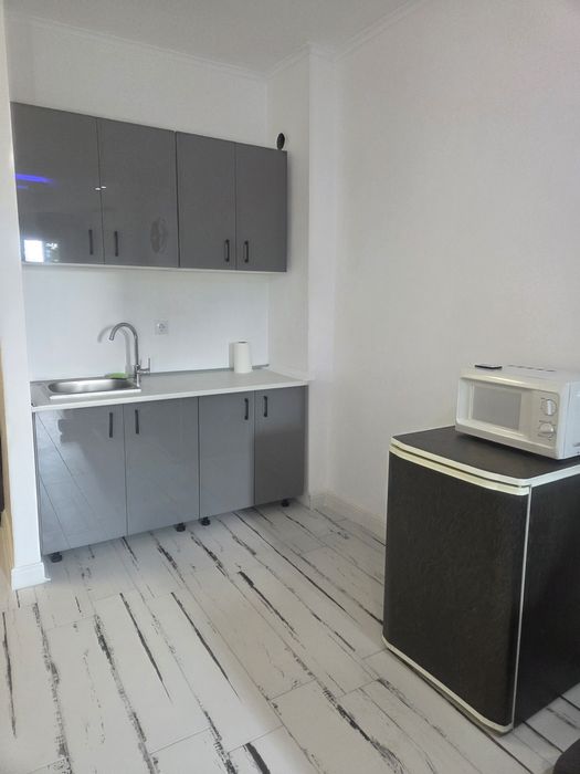 Închiriez in regim hotelier, garsonieră, amenajat modern,.