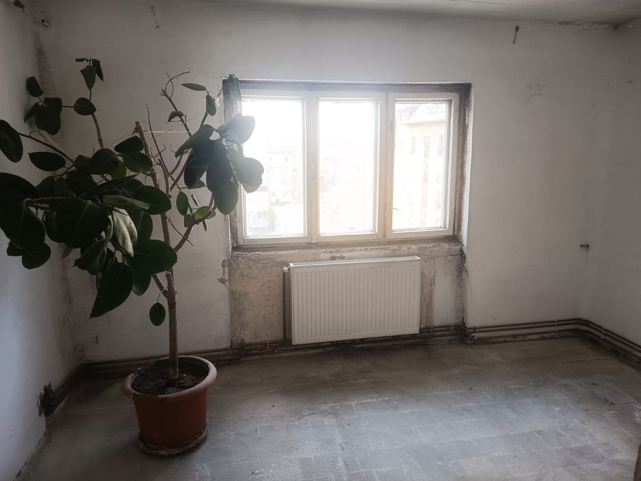 Vand apartament doua camere  Confecții