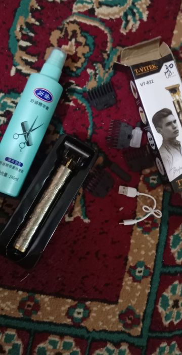 Машинка для стрижки и спрей для волос недорого общи 3к
