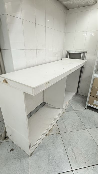 Стол на продажник