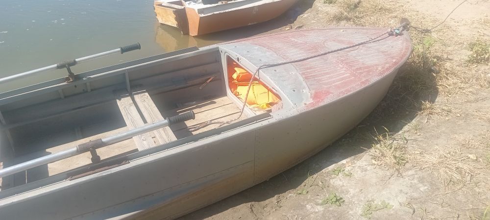 Продам лодку (казанку)