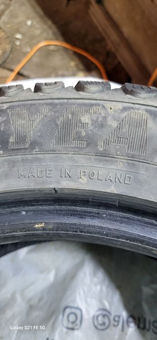 Продам комплект зимних шин