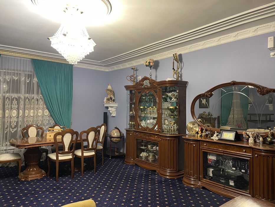 Гарнитур италиянский срочно продаю