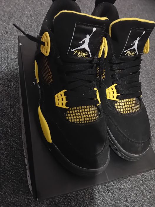 Jordan 4 black yellow thunder