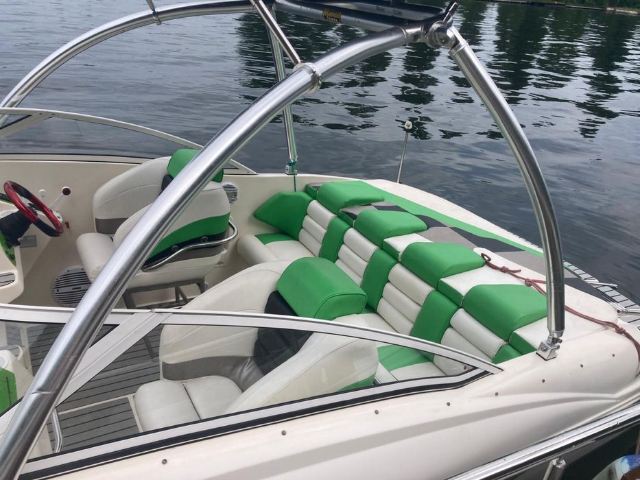 Barca Rinker Captiva 262SS 425 cai