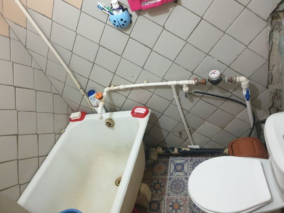 Srochna troystskiy 1 xonali uy sotiladi