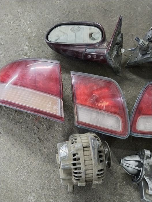 Продам задние фонари, зеркала,стартер и генератор в хорошем состоянии.