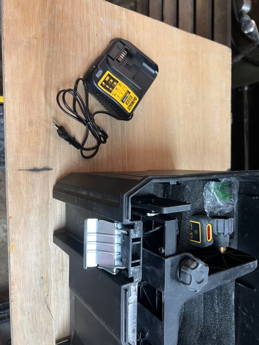 Ротационен лазерен нивелир DeWALT DCE079G зелен лъч, самонивелиращ