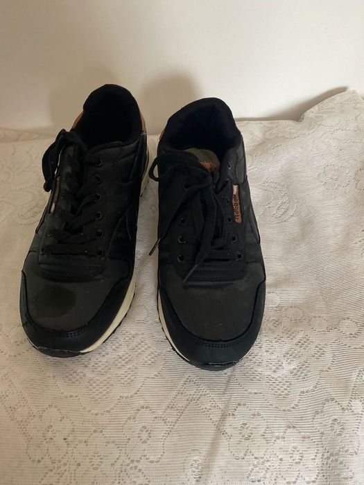 Обувь. Кроссовка