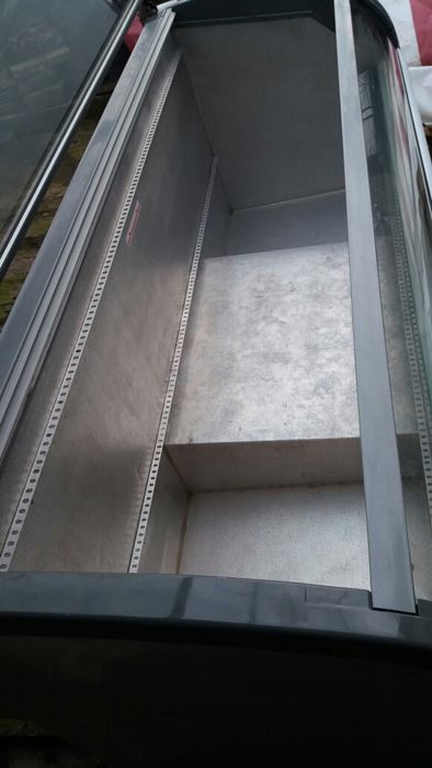 Хладилна витрина