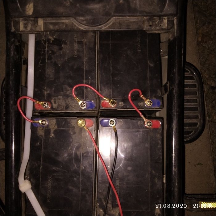 Аккумуляторы свинцовые 12 в по 4 штуки