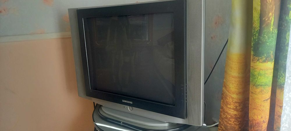 Продам телевизор Samsung Slim fit tv