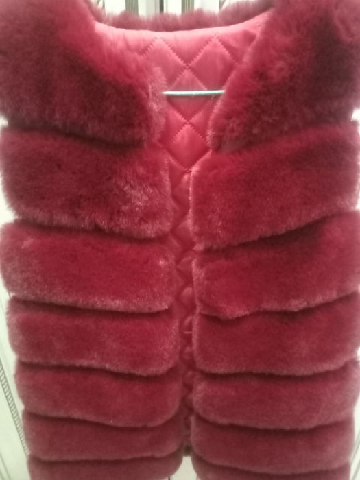 Продам меховую жилетку