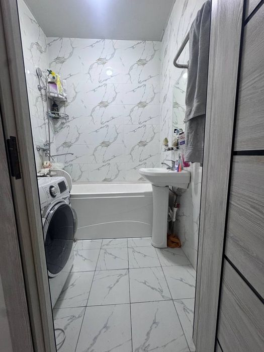 Uy sotiladi 5 etajda 3xonali