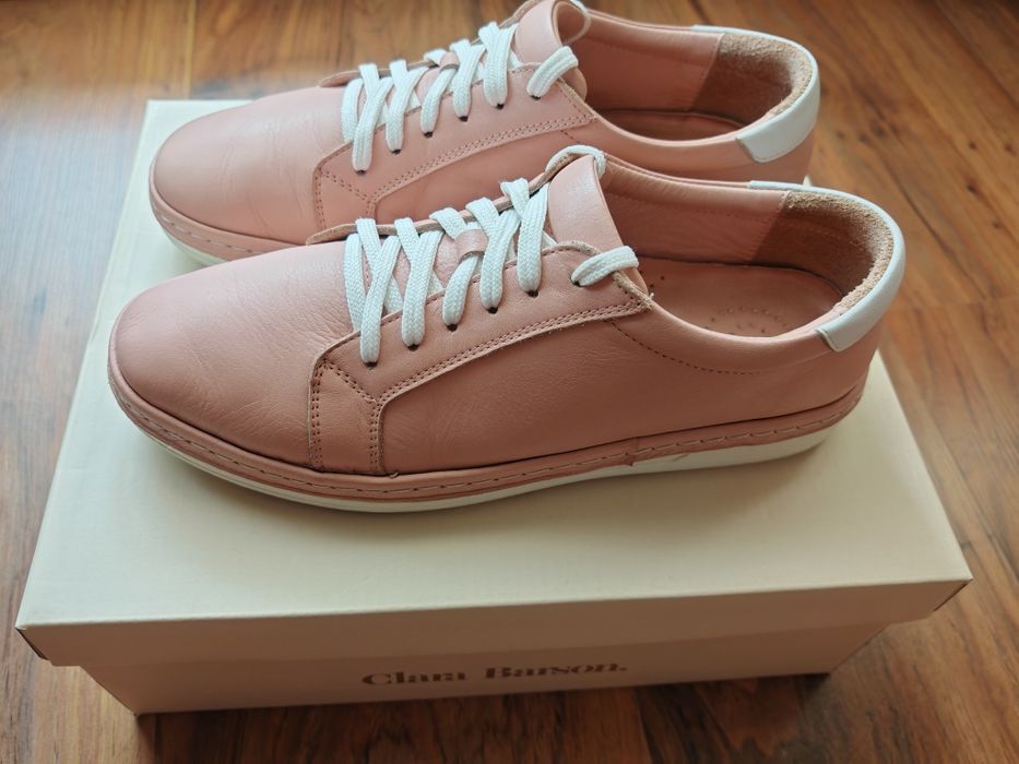 Черни сникърси, розови кецове, тъмносини балеринки естествена кожа