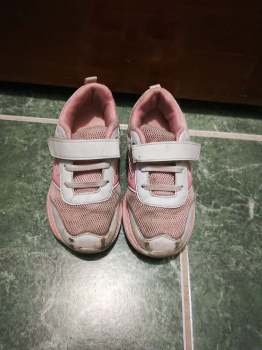 Кроссовки 28 р. для девочки
