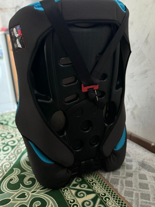 Срочно продаж автокресло новый