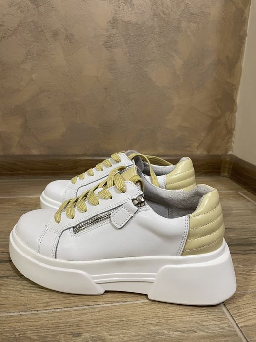 Дамски кецове бели с платформа