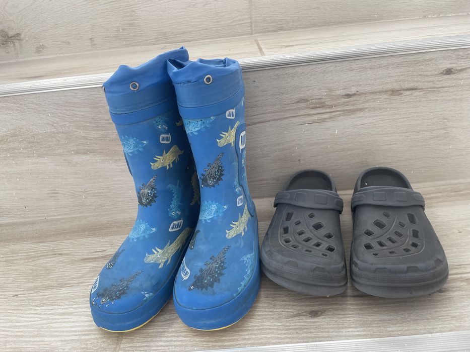 Vând cizme ploaie , măsura 29, interior cu material .