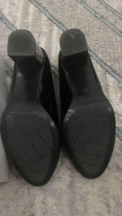 Продам черные туфли женские