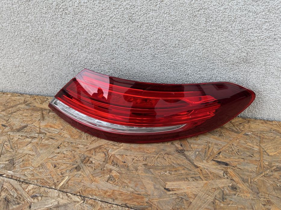 Stop tripla lampa dreapta aripa caroserie Mercedes C Class W205 Coupe