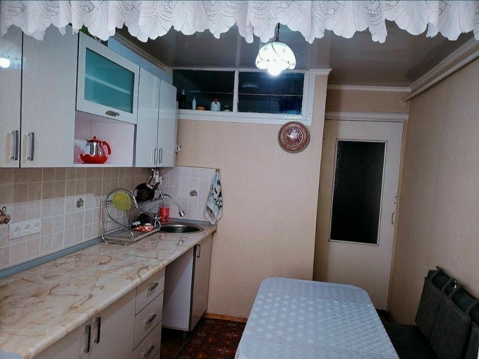 В центре Янгийуле 2 комнатная квартира продаётся