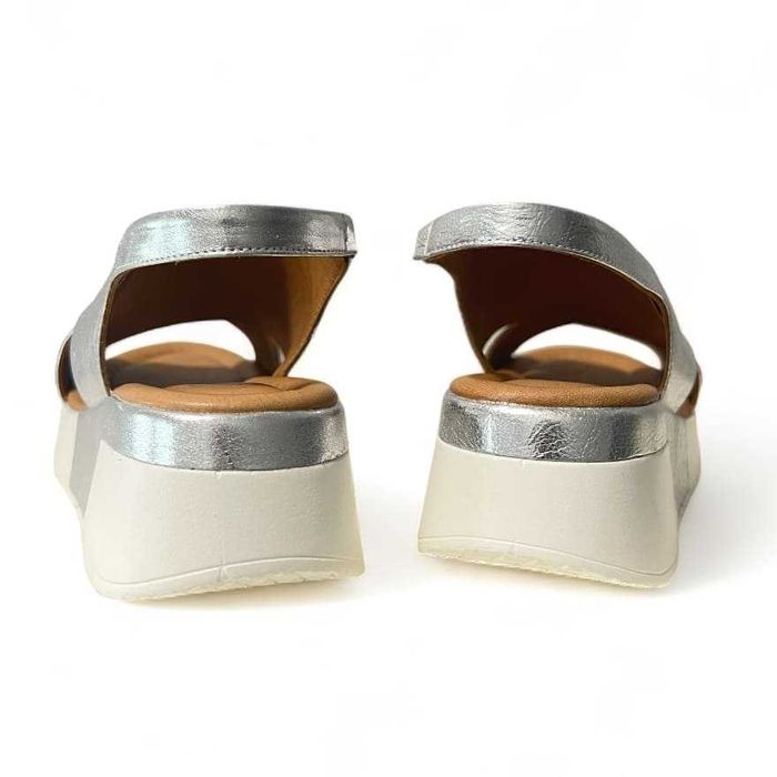 Промо цена 98.00лв.  Удобни дамски сандали от естествена кожа.