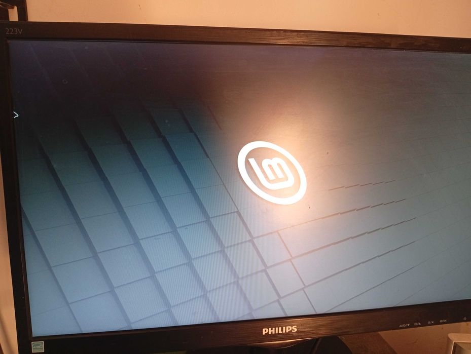 Монитор Philips 22"