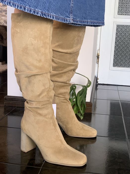 Елегантни високи ботуши Bershka