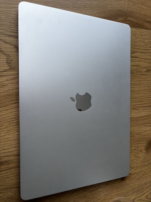 MacBook Air M2 15-inch