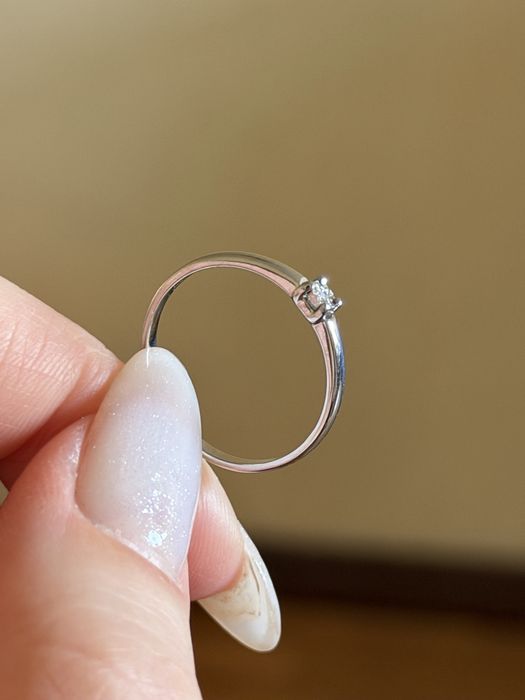 Кольцо серебряное с бриллиантом