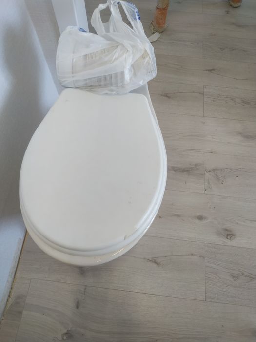 Продам унитаз без бочка