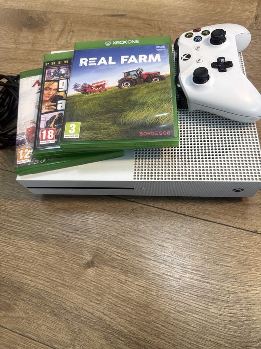 Xbox One S 1tb 1681  Перфектен!