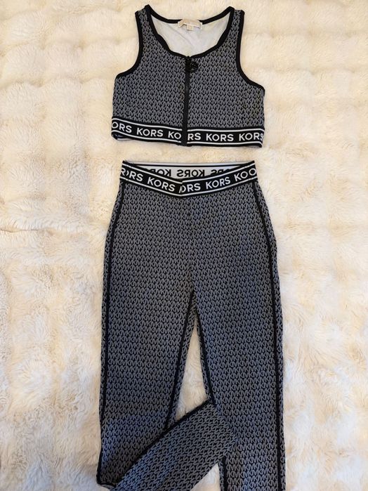 Оригинален дамски комплект Michael Kors – лосини и топ.