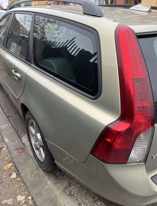 Volvo v50 masina arata si functioneaza bine