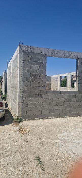 Хале в промишлена зона