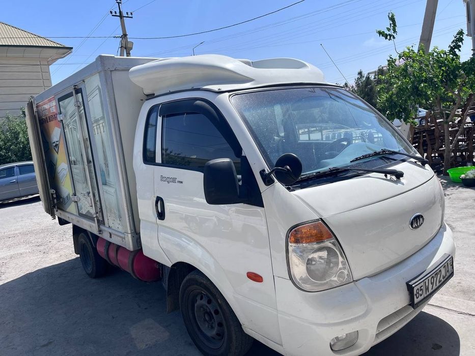 Kia Bongo gruzovoy avtomashinasi sotiladi