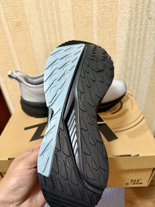 Продам Кросовки 361